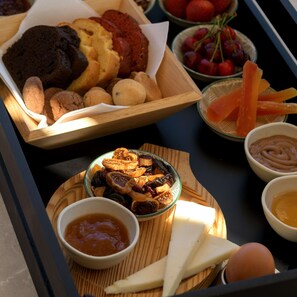 Free daily buffet breakfast - High Beach Hotel (Hersonissos)