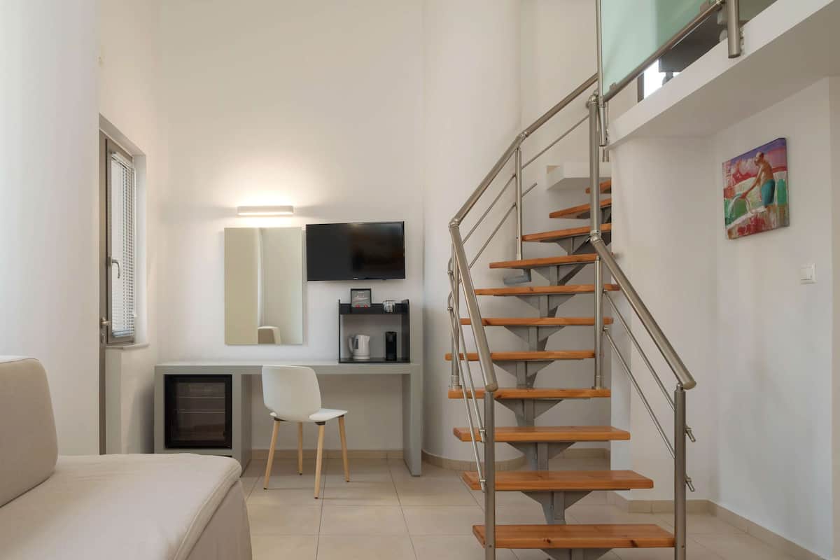 Maisonette | 1 bedroom, hypo-allergenic bedding, in-room safe, desk