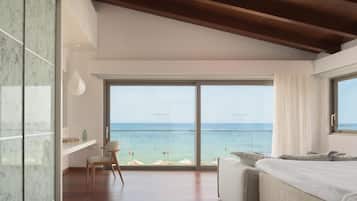 Pasiphae Beachfront Villa Front Sea View | Μπάνιο | Οικολογικά προϊόντα προσωπικής περιποίησης, πιστολάκι μαλλιών, παντόφλες