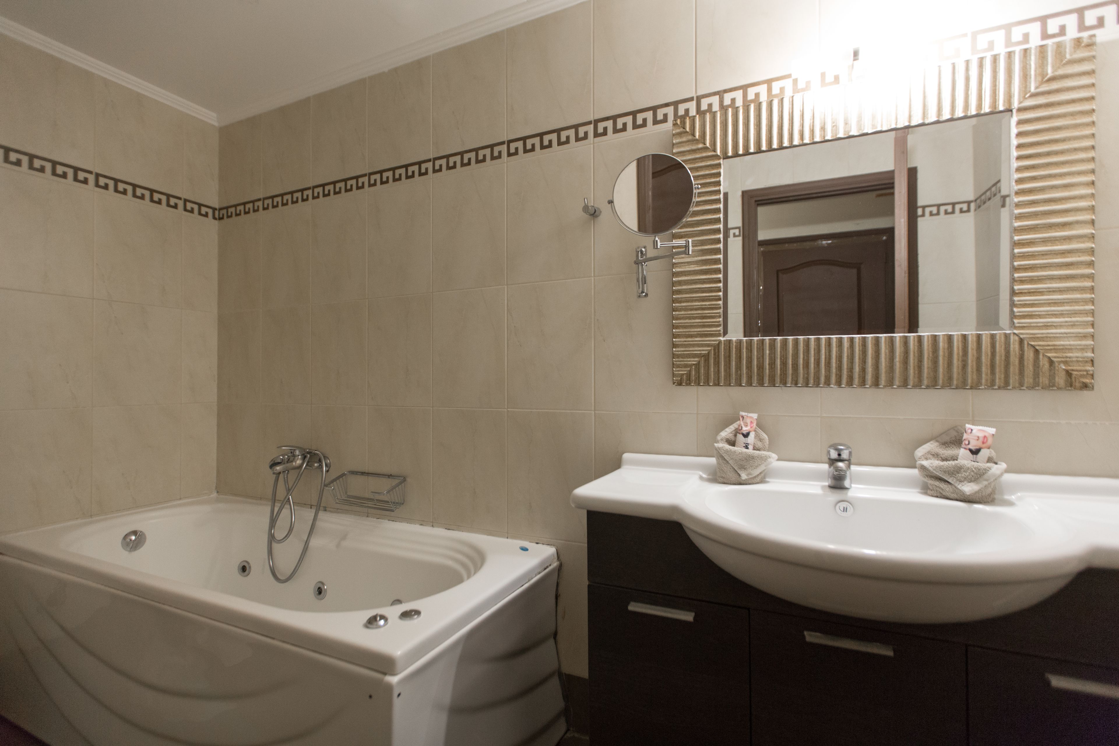 deluxe room | jetted bathtub