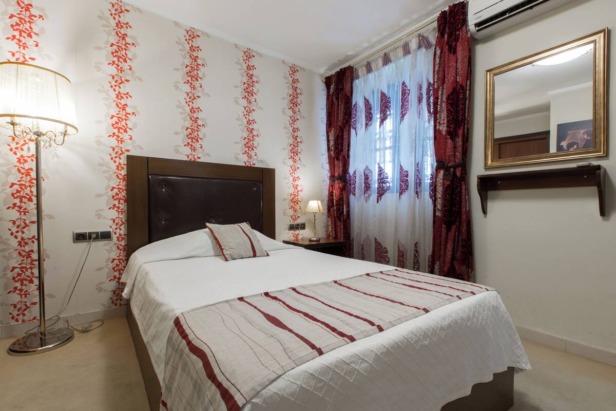 Economy Single Room, Ground Floor | Hypo-allergenic bedding available, in-room safe, blackout drapes