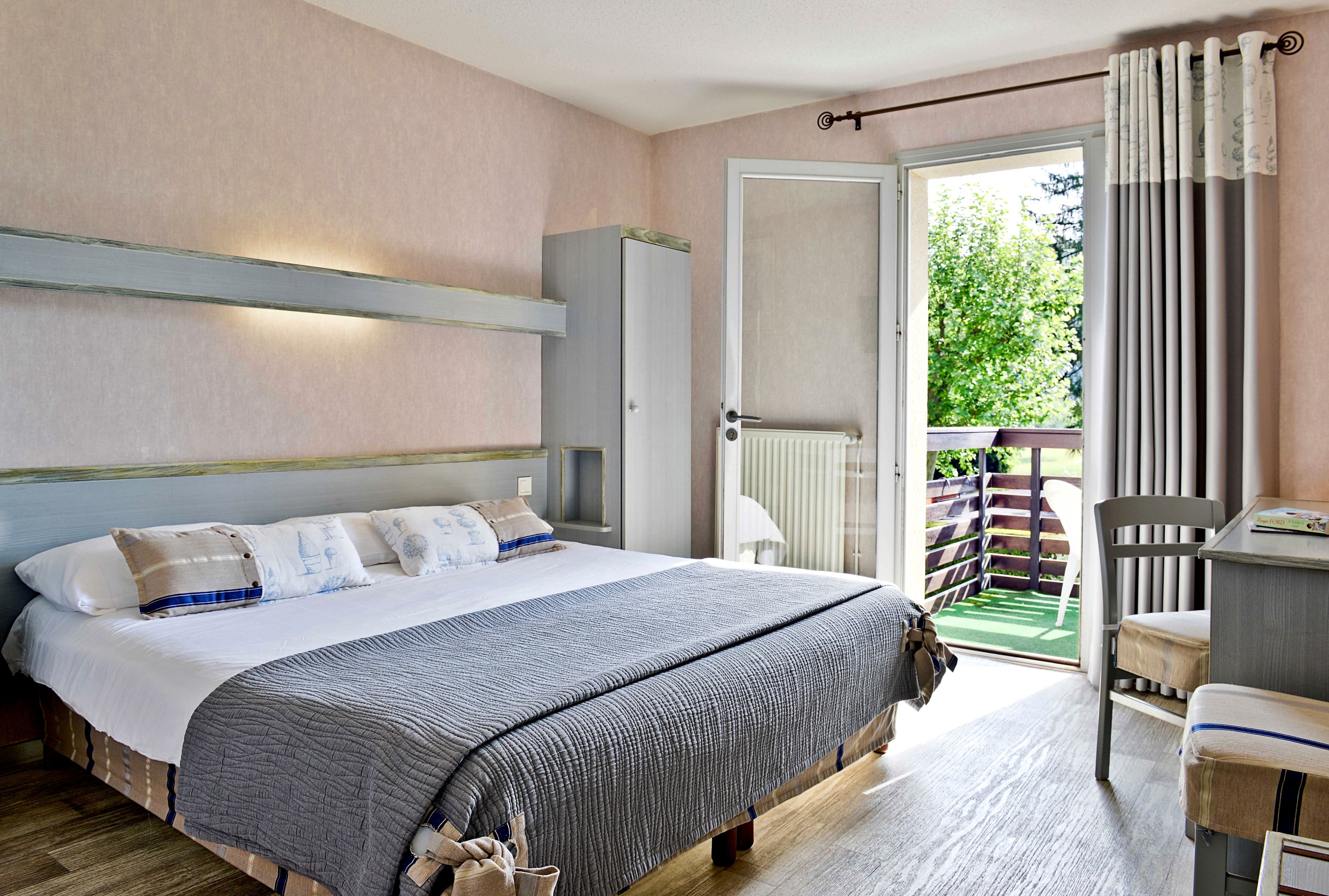 Doppelzimmer | Individuell dekoriert, Schreibtisch, Verdunkelungsvorhänge