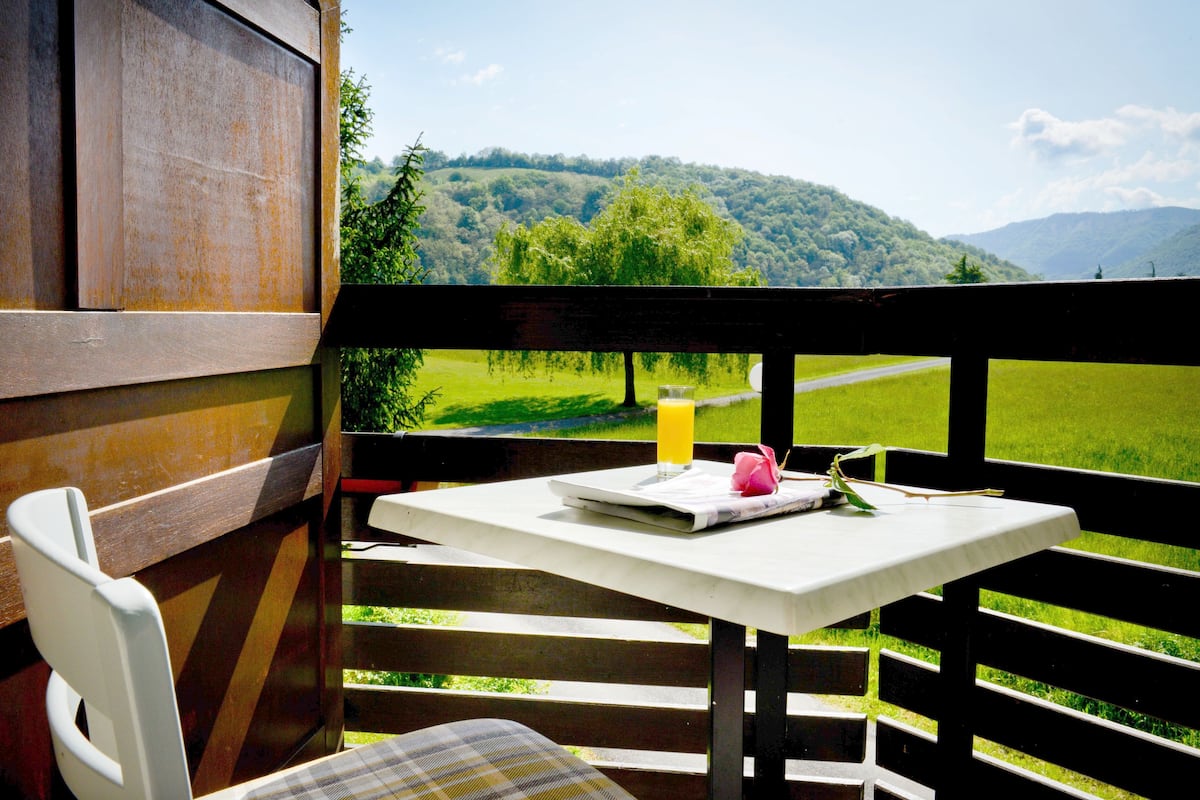 Double Room | Individually decorated, desk, blackout drapes, soundproofing