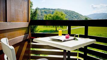 Chambre Double | Décoration personnalisée, bureau, rideaux occultants