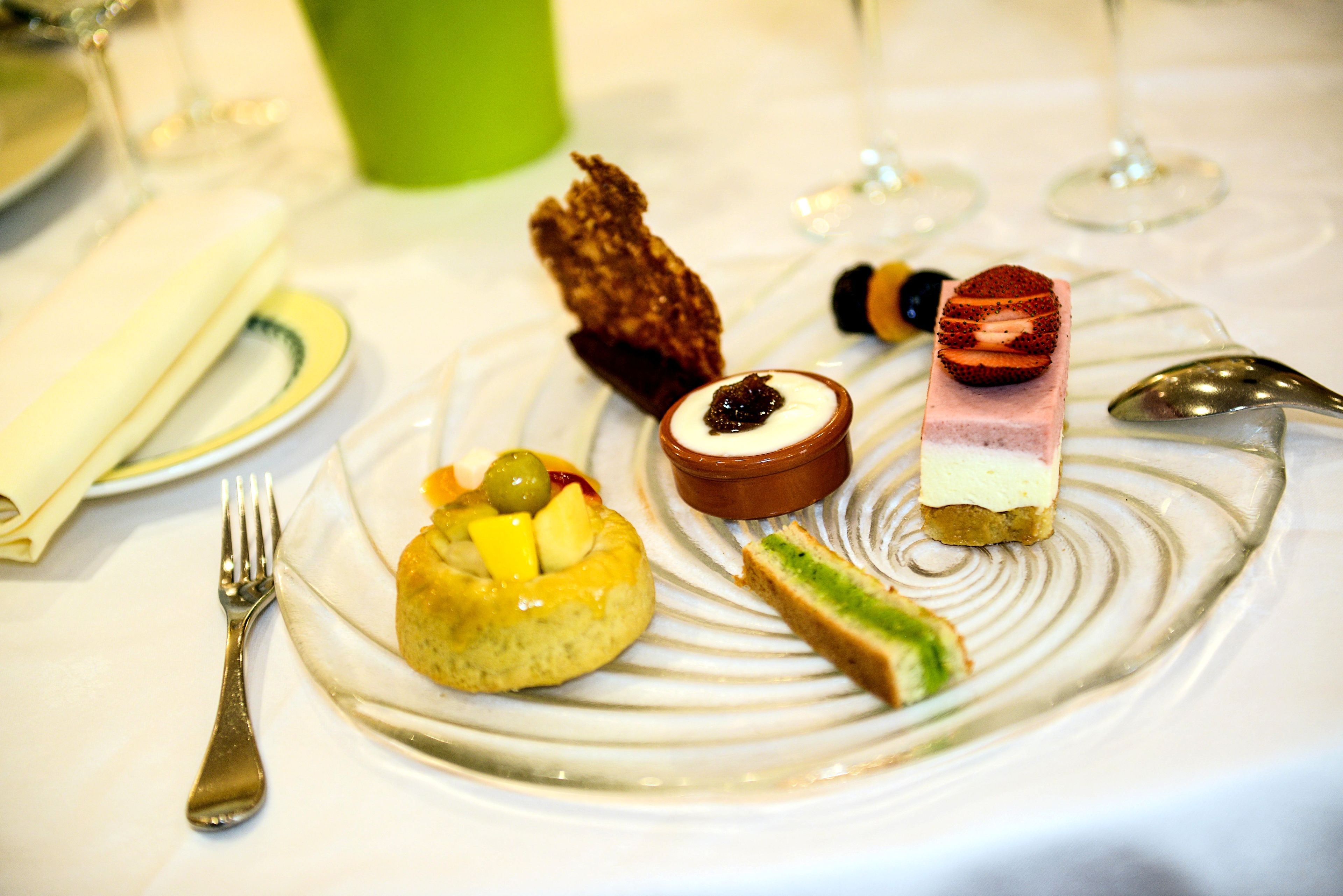 breakfast, lunch, dinner served; french cuisine