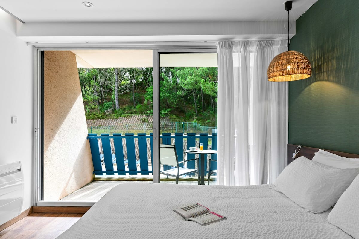 Double Room, Balcony | In-room safe, desk, soundproofing, free cots/infant beds