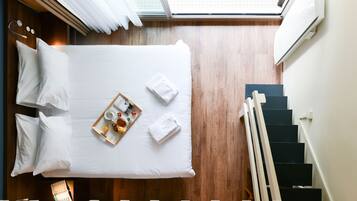 Quadruple Room | In-room safe, desk, soundproofing, free WiFi