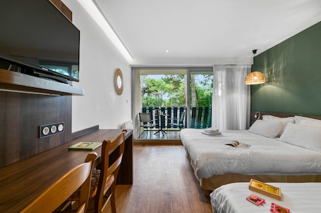 Caja de seguridad en la habitación y escritorio . Lacotel