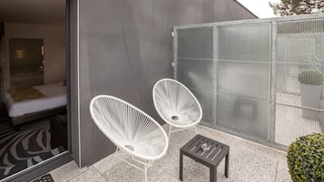 Chambre Triple Supérieure avec Terrasse Privative | Terrasse/Patio