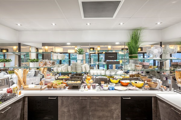 Daily buffet breakfast for a fee