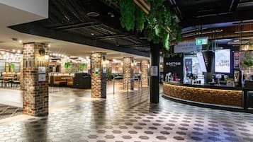 Breakfast and dinner served