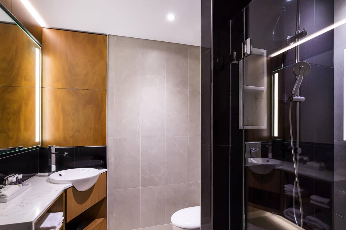 1 bedroom, Egyptian cotton sheets, premium bedding, pillowtop beds