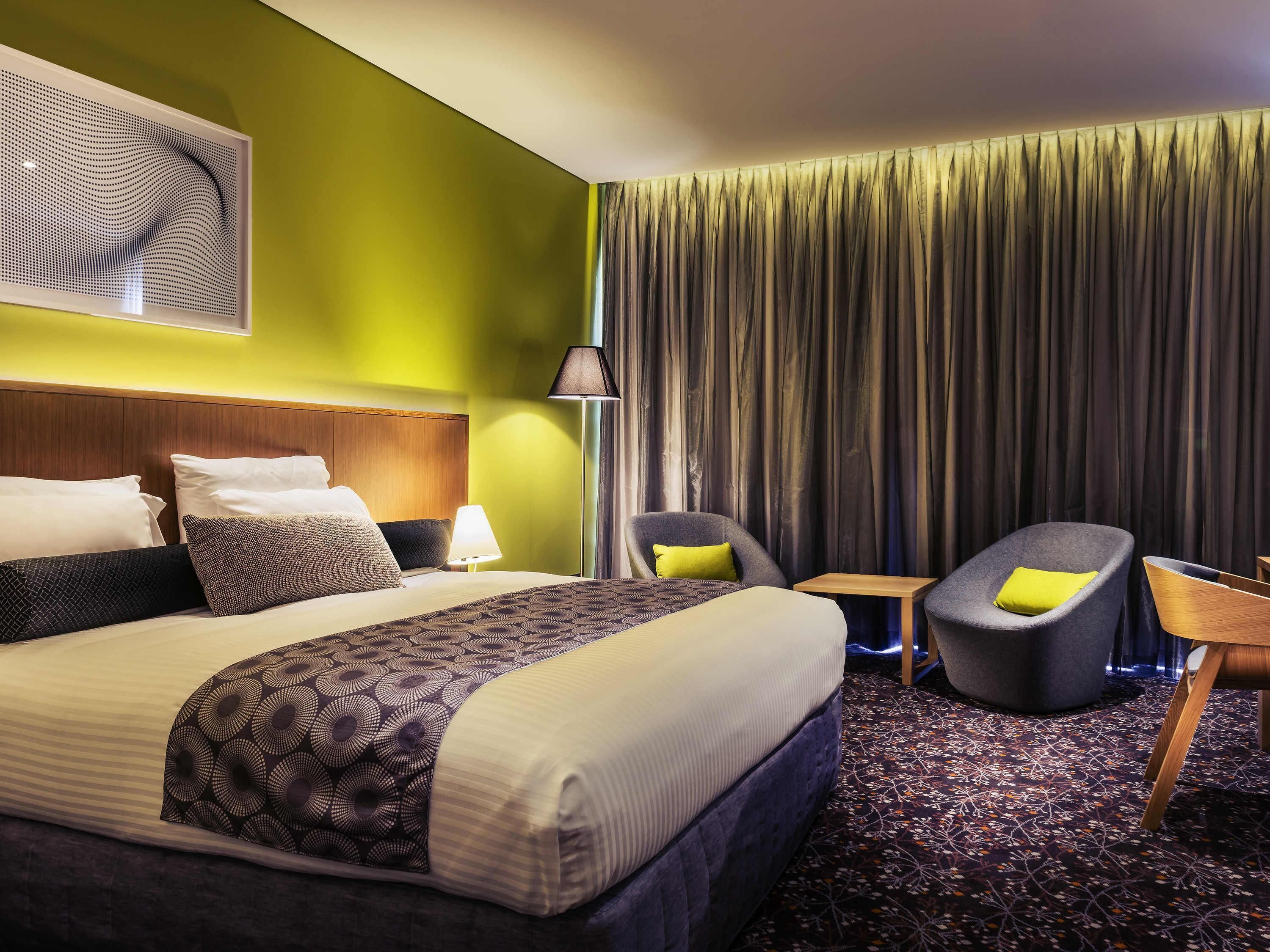 Standard Room, 1 King Bed | Egyptian cotton sheets, premium bedding, pillowtop beds, minibar