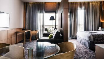 Executive Suite, 1 King Bed with Sofa bed | Egyptian cotton sheets, premium bedding, pillowtop beds, minibar