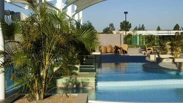 Outdoor pool, pool loungers