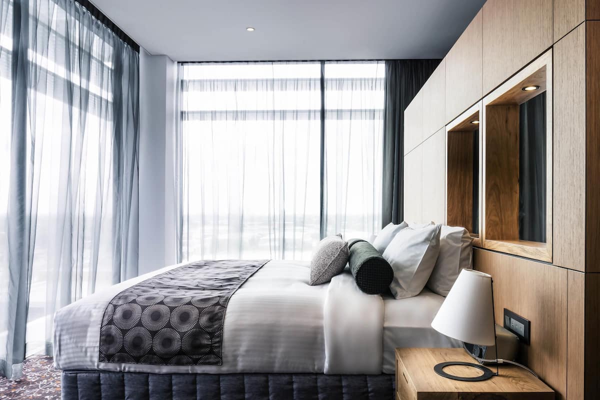 Deluxe Apartment, 1 King Bed | Egyptian cotton sheets, premium bedding, pillowtop beds, minibar