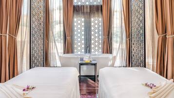 Espace de soins pour les couples, sauna, bain Ă remous, hammam