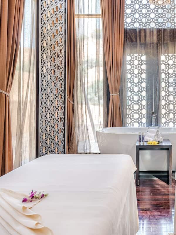 Couples treatment rooms, sauna, hot tub, Turkish bath, body treatments