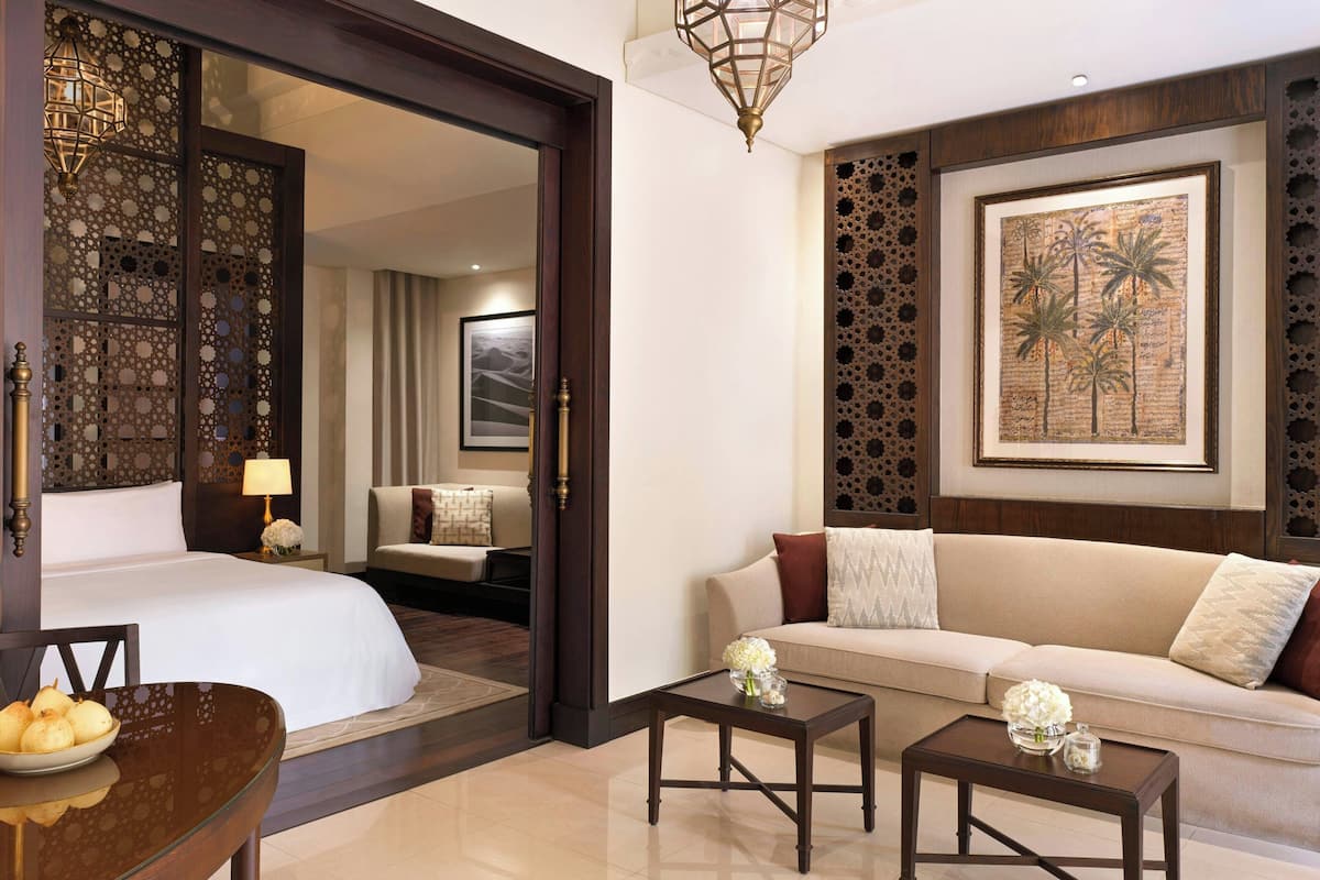 Egyptian cotton sheets, premium bedding, down comforters, minibar
