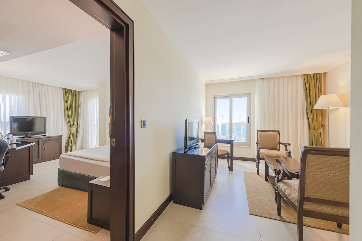 1 bedroom, hypo-allergenic bedding, minibar, in-room safe