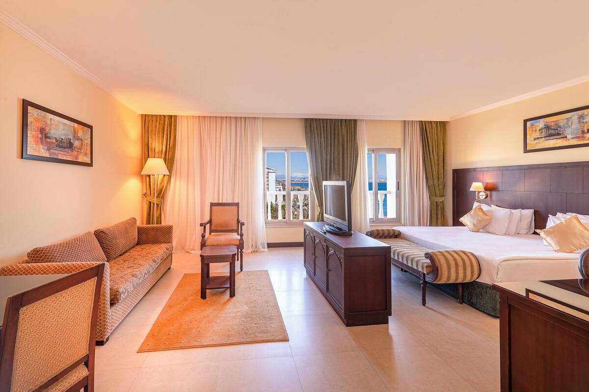 Suite junior, 1 cama de matrimonio grande, vistas al mar (Side Sea View) | Vistas desde la habitación