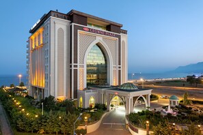 Exterior - Crowne Plaza Hotel Antalya by IHG (Konyaalti)