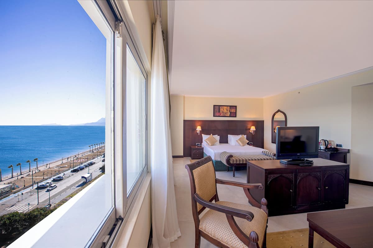 Suite junior, 1 cama de matrimonio grande (Sea front) | Vistas desde la habitación