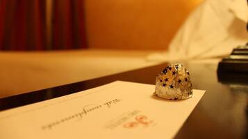 Minibar, coffres-forts dans les chambres, bureau, chambres insonorisées