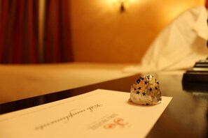 Minibar, coffres-forts dans les chambres, bureau, chambres insonorisées