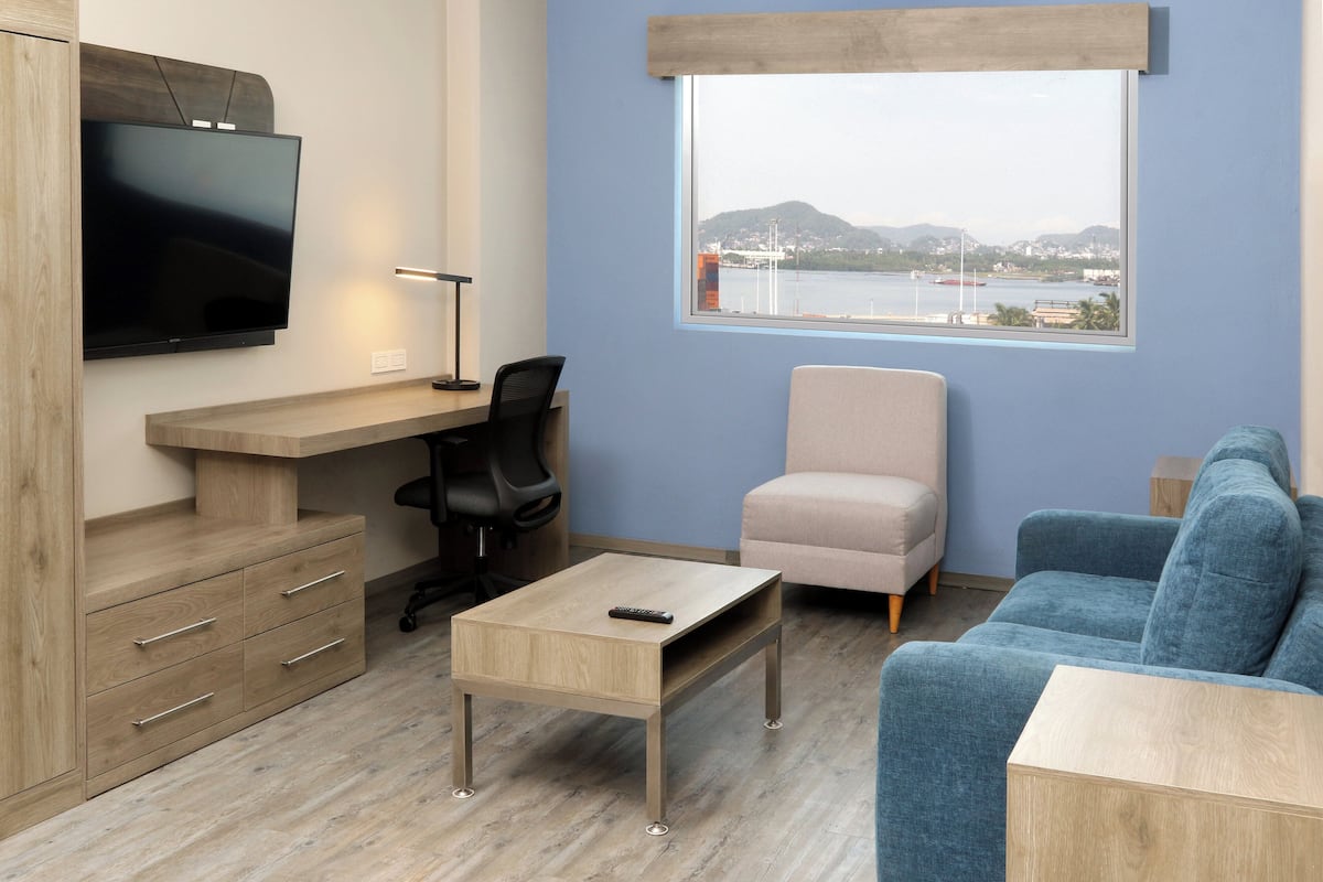 suite, 1 bedroom, harbour view | 1 bedroom, down duvets, select comfort beds, in-room safe