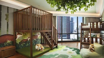 2 Bedroom Theme Family Suite ( Executive Lounge Benefit ) | Hochwertige Bettwaren, Daunenbettdecken, kostenlose Minibar, Zimmersafe