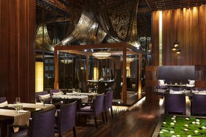 3 restaurants; lunch, dinner and brunch served  - Siam Kempinski Hotel Bangkok (Bangkok)