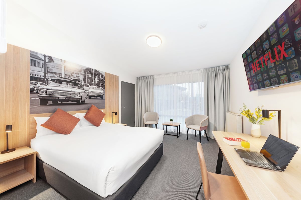 desk, laptop workspace, iron/ironing board, free wifi