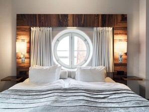 Hypo-allergenic bedding, in-room safe, desk, soundproofing - Elite Hotel Marina Tower, Spa & Resort (Nacka)