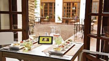 4 Restaurants; Frühstück, Mittagessen und Abendessen werden serviert
