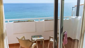 Coffres-forts dans les chambres, bureau, Wi-Fi gratuit, draps fournis