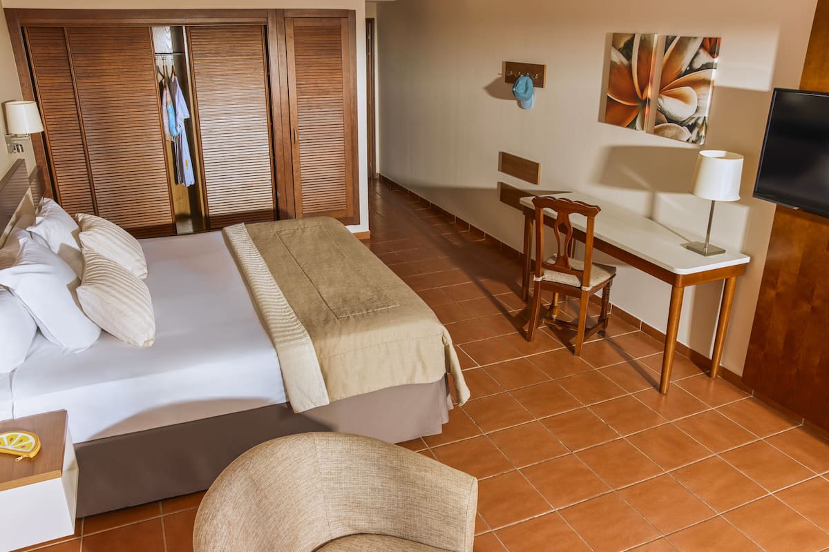In-room safe, desk, free WiFi, bed sheets