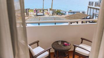 Een kluis op de kamer, een bureau, gratis wifi, beddengoed