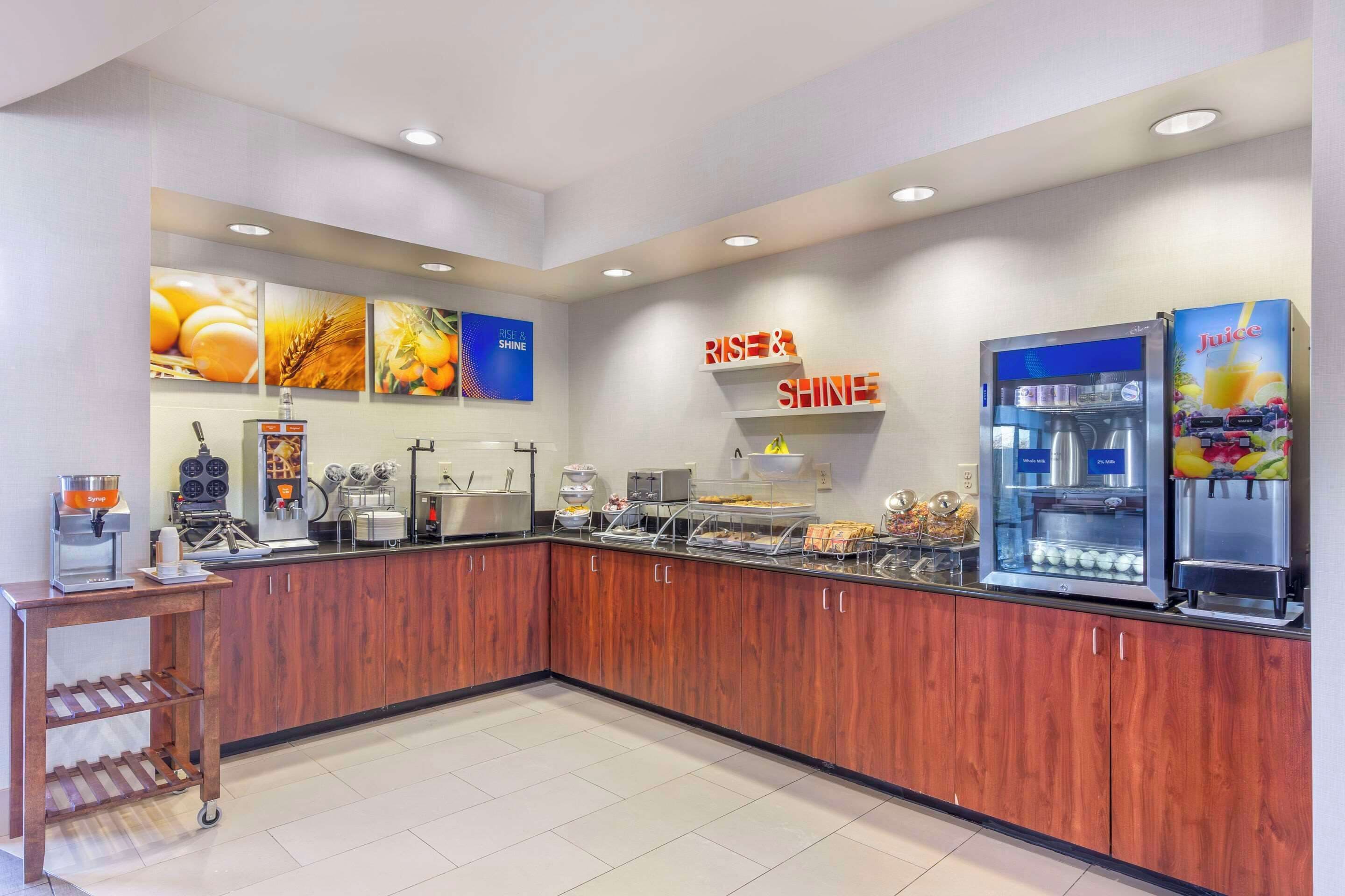 Free daily continental breakfast