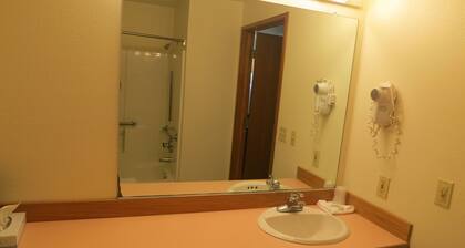 Bay City Inn