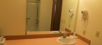 Bay City Inn