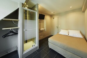 In-room safe, desk, soundproofing, cribs/infant beds - Montmartre Clignancourt (Paris)