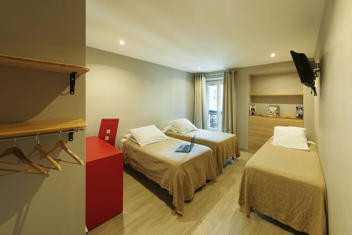 Triple Room, Private Bathroom | In-room safe, desk, soundproofing, cribs (surcharge)