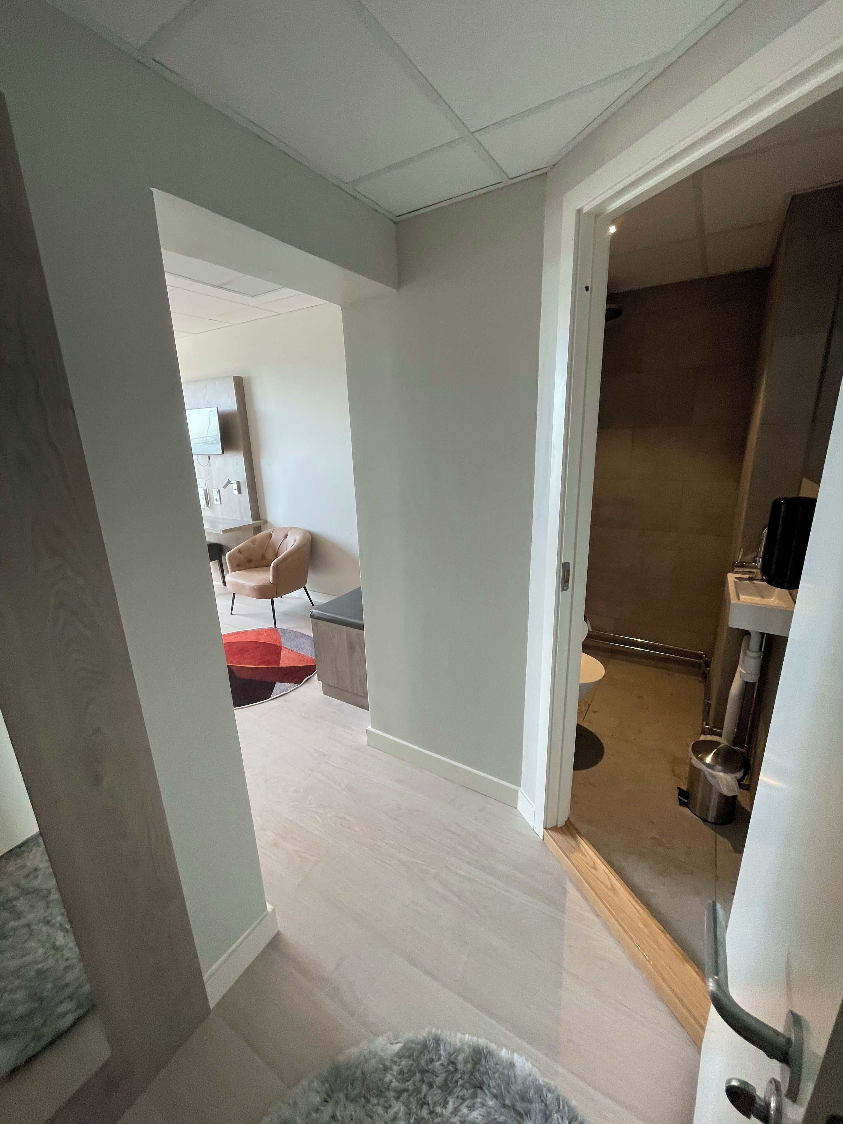 deluxe double or twin room | 1 bedroom, pillow-top beds, individually decorated