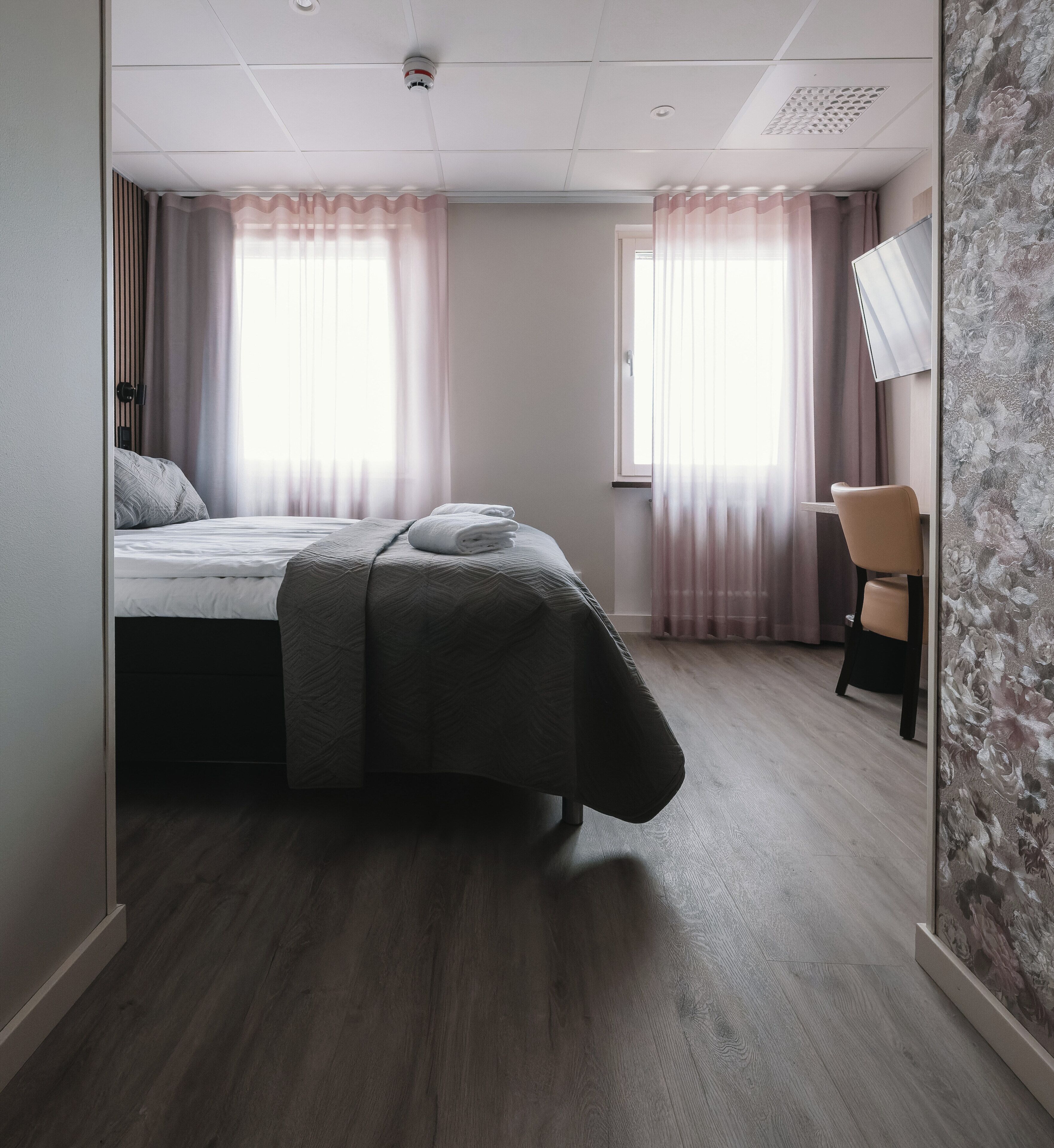 Double Room Small, 1 Double Bed, Private Bathroom