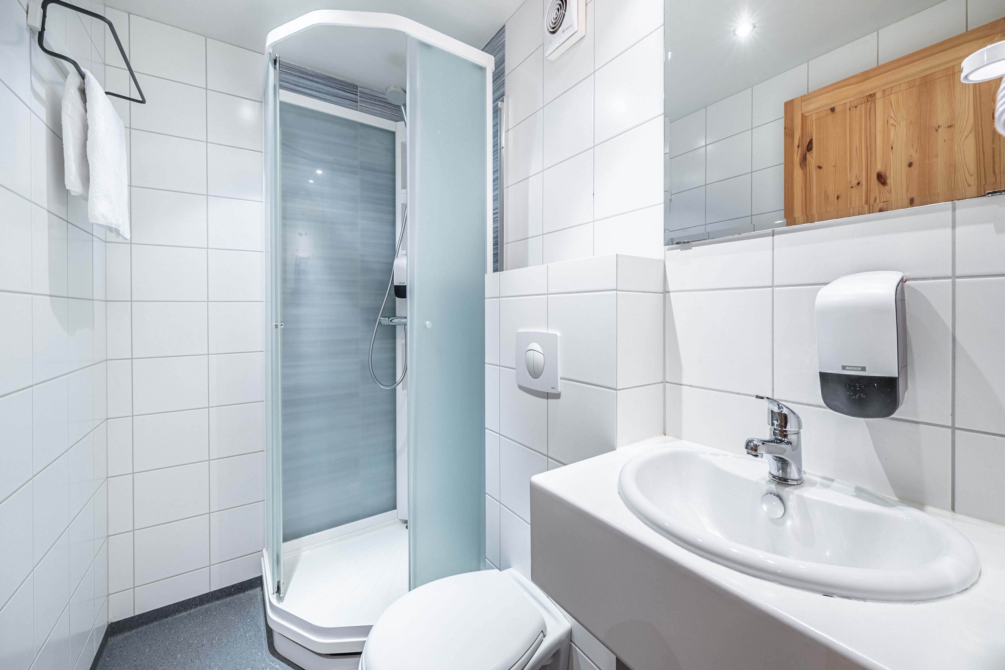 cottage with hot tub and sauna access | bathroom | shower, hair dryer, towels