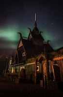 Framhlið gististaðar – að kvöld-/næturlagi