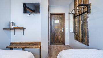 Small Twin Room with Hot Tub and Sauna Access | Ropa de cama de alta calidad y decoración personalizada