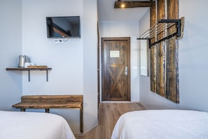 Small Twin Room with Hot Tub and Sauna Access | Premium bedding, individually decorated, individually furnished - Hotel Viking (Hafnarfjordur)