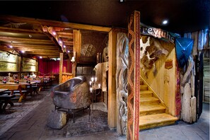 2 restaurants, lunch, dinner served; local cuisine - Hotel Viking (Hafnarfjordur)